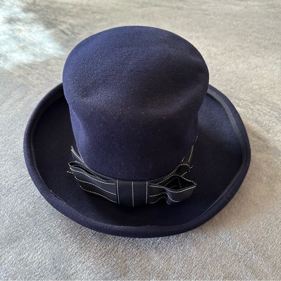 Vintage 100% Wool Clarks Navy Blue with Trim Bow Hat - Picture 4 of 10